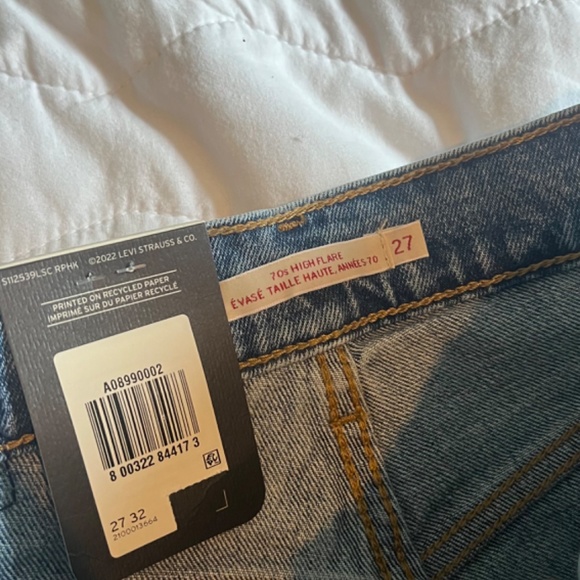 SOLD NWT Levi’s High arise Flare - Picture 4 of 5